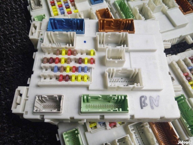 BV6N-14A073-BN Ford focus MK3 biztostktbla