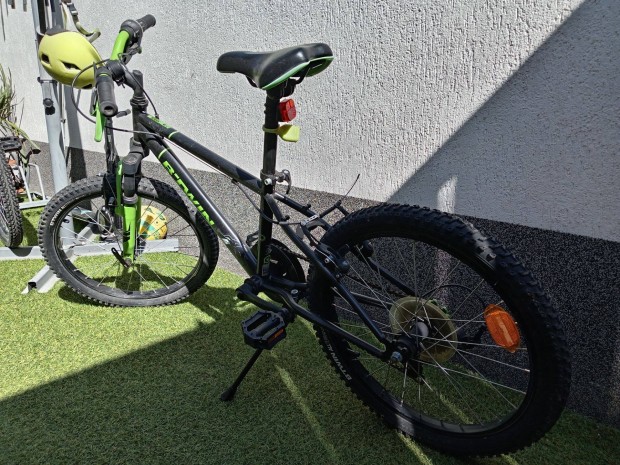 B-Twin gyermek kerékpár eladó