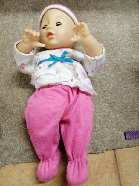 Baba 35 cm hosszú (elemes / síró és nevető hanggal)