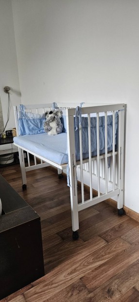 Babaöböl gurulós, ágyhoz tolható- állítható magasságú, masszív, fa...