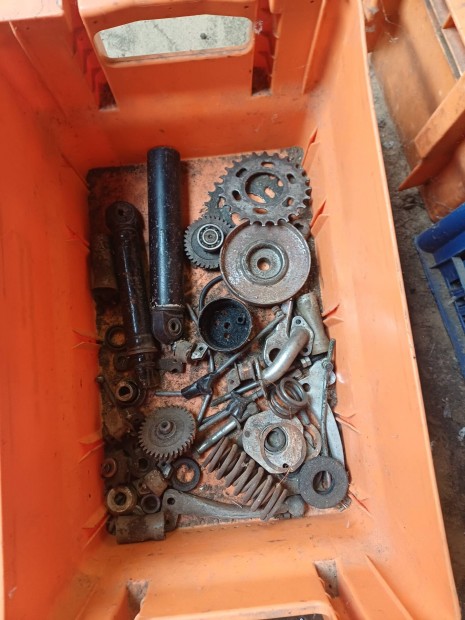 Babatta alkatr�sz 4.