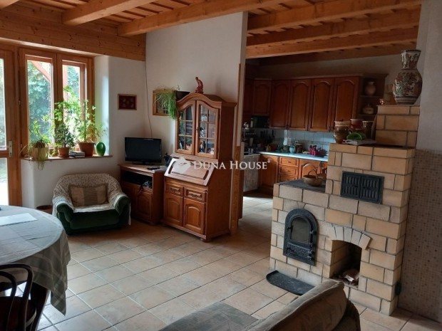 B�bonymegyeri 180 nm-es h�z elad�