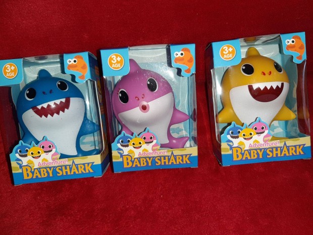 Baby shark babajtk zenl, vilgit 13 cm