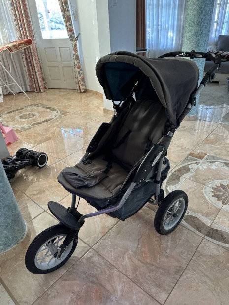 Babyroll futó babakocsi , pót belsőgival 5000