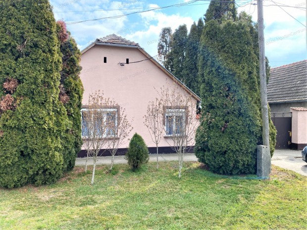 B�cs-Kiskun megye S�k�sd, fel�j�tand�, 122 nm-es csal�di h�z elad�