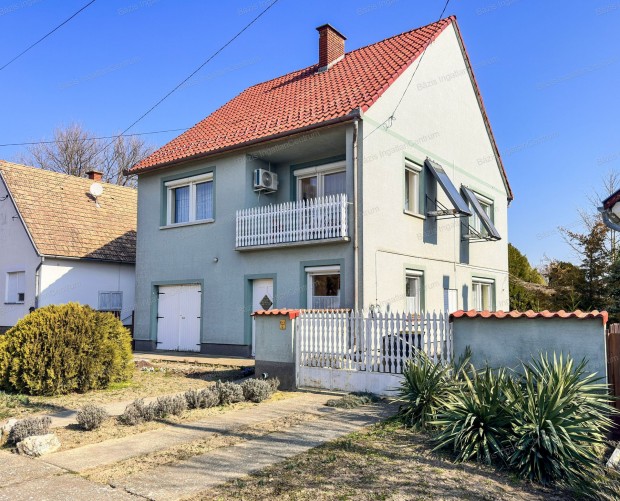 B�csalm�s, 142 nm-es csal�di h�z elad�