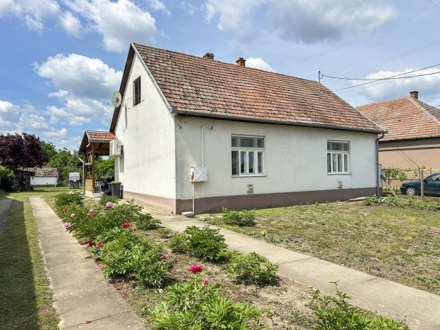 Bácsalmás, azonnal költözhető, 90 nm-es családi ház eladó