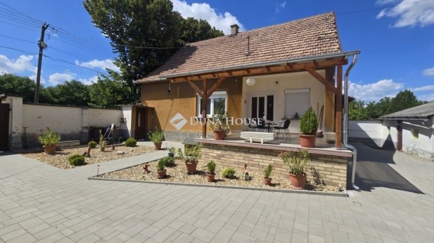 B�csalm�si 138 nm-es h�z elad�