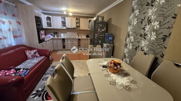 B�csalm�si elad� 10 nm-es h�z