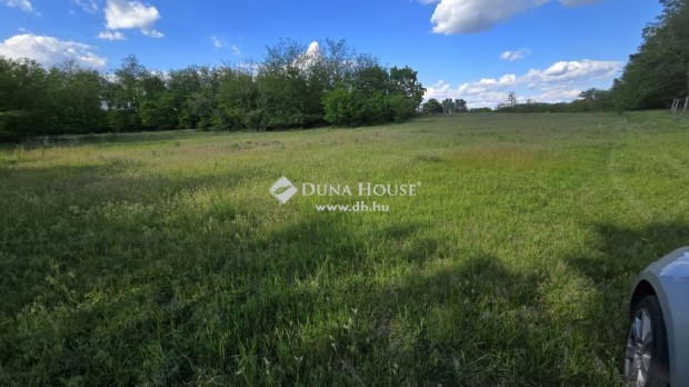 B�csalm�si elad� 12185 nm-es telek