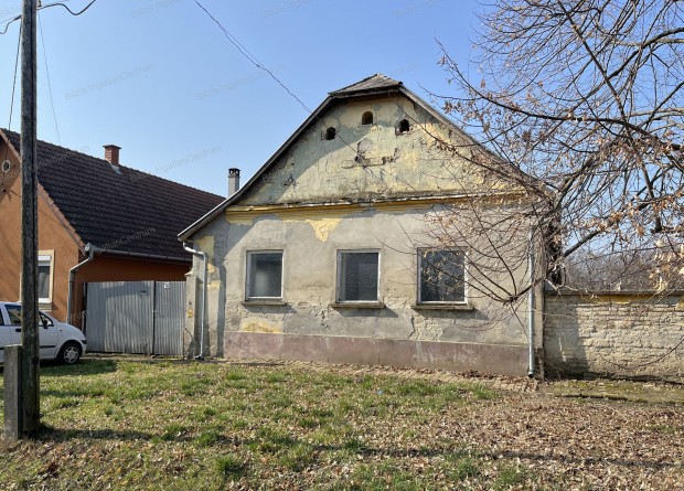 B�csalm�son 145 nm-es csal�di h�z elad�