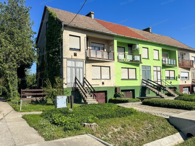 B�csbokod, k�zpontj�ban, 101 nm-es sorh�z elad�