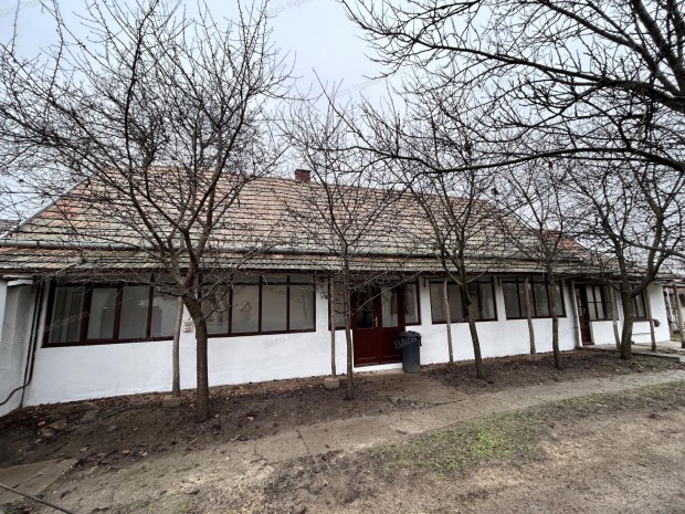 B�csbokodon azonnal k�lt�zeht� hangulatos, paraszth�z jelleg�