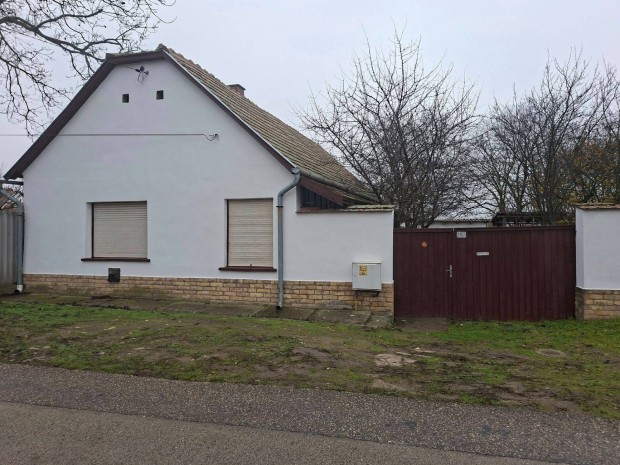 B�csbokodon elad� egy 100nm-es csal�di h�z!