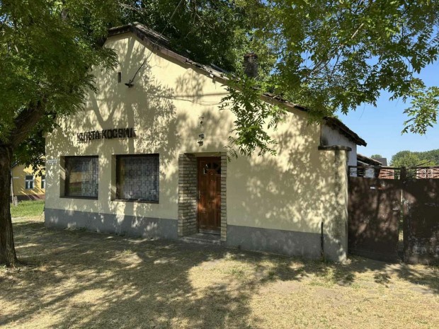 B�csbokodon kocsmak�nt �zemelt �zlethelys�g elad�!