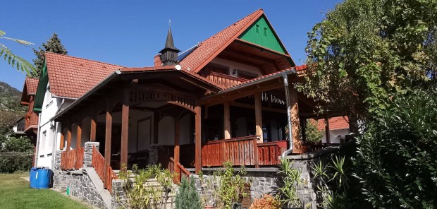 Badacsony, panor�m�s csal�di h�z - apartman elad�!