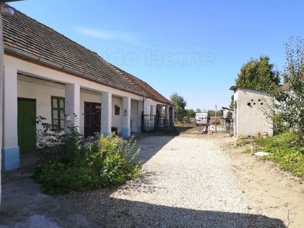 B�gyogszov�ton csal�di h�z elad�