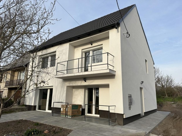 Baj, 5 szob�s  csal�di h�z elad�