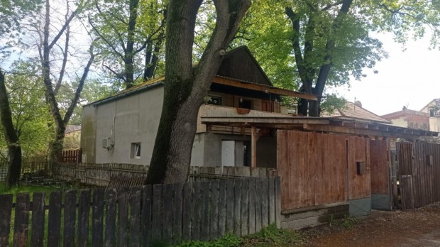 Baja Dunafürdőn nyaraló eladó!