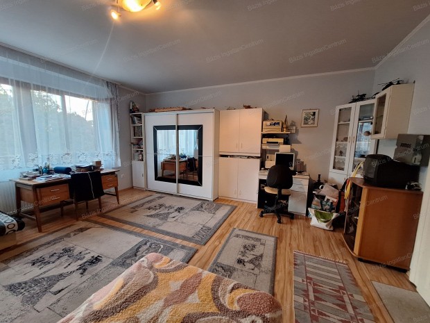 Baja belv�ros�ban 140 m2-es csal�di h�z elad�