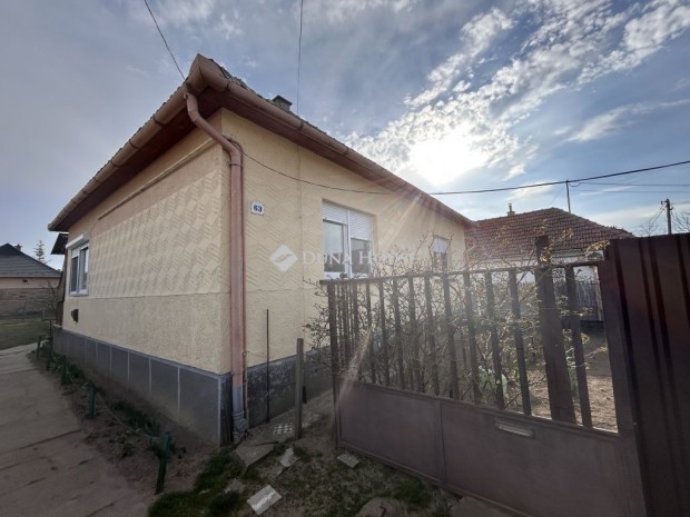 Bajai 109 nm-es h�z elad�