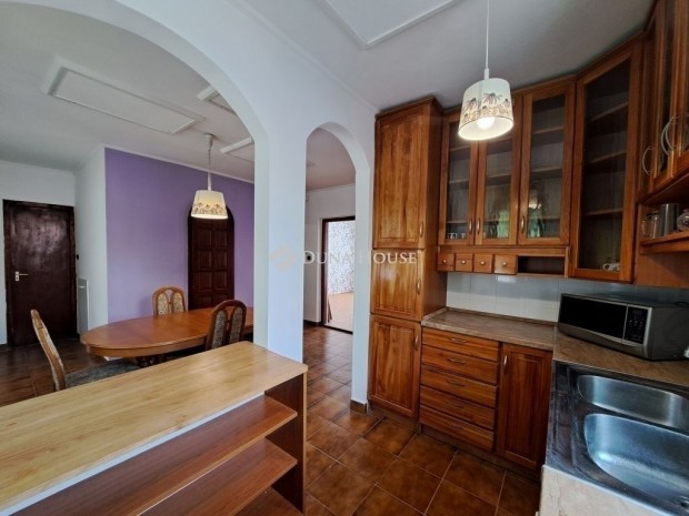 Bajai 234 nm-es h�z elad�