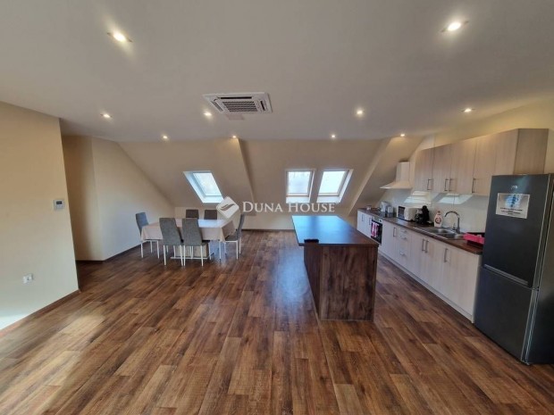 Bajai 318 nm-es lak�s elad�