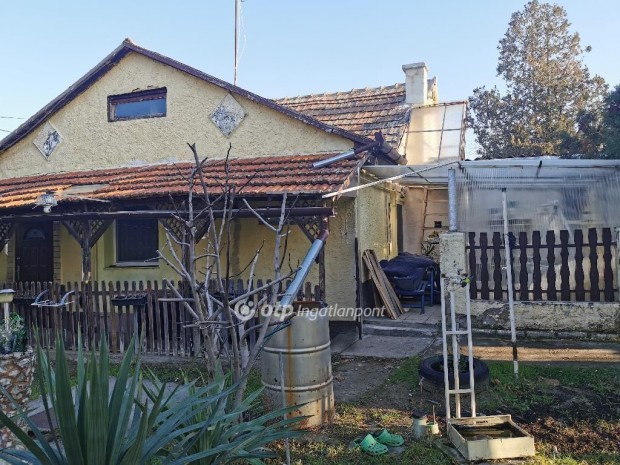 Bajai 70 nm-es h�z elad�