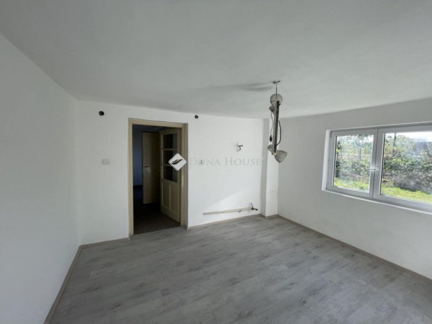 Bajai 75 nm-es h�z elad�