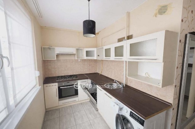 Bajai 78 nm-es lak�s elad�