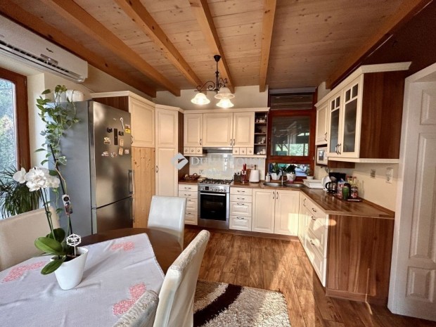 Bajai elad� 120 nm-es h�z