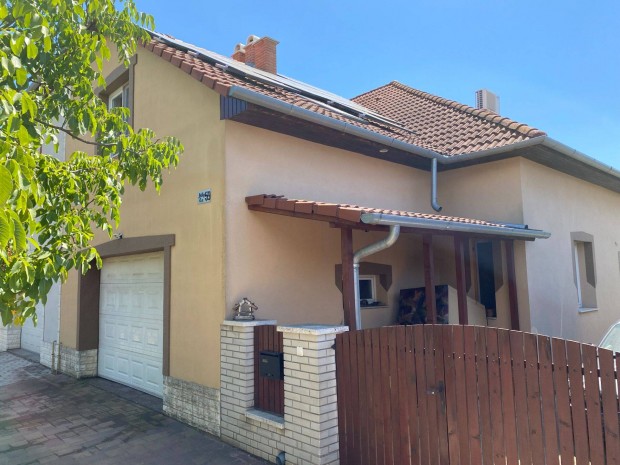 Bajn 232m2 szigetelt napelemes csaldi hz elad