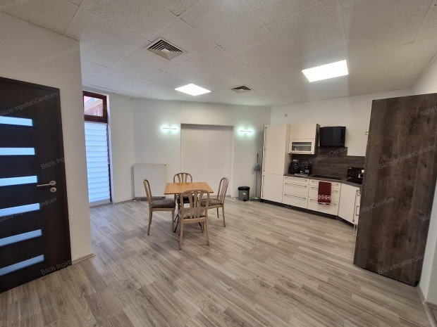 Baj�n Szegedi �ti lak�s elad� a buszp�lyaudvarn�l