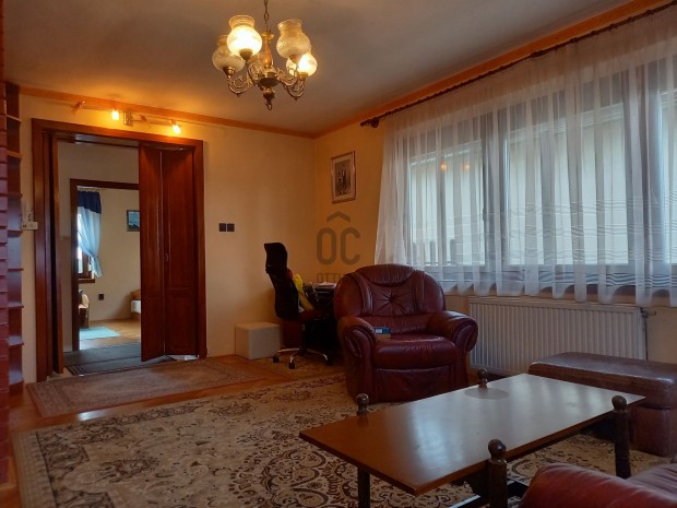 Baj�n, Alv�gen k�tgener�ci�s csal�di h�z elad�  k�l�n lakr�szekkel, h