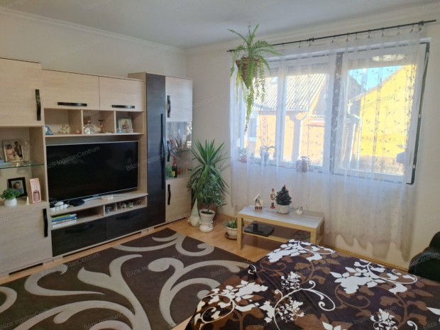 Bajaszentistv�n ter�let�n csal�di h�z elad�