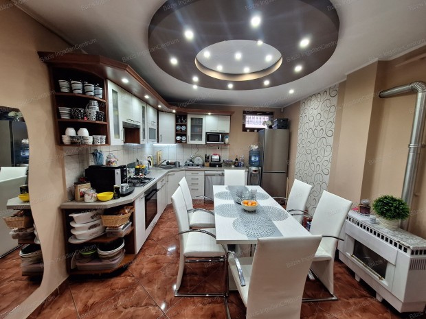 Bajaszentistv�non ig�nyes csal�di h�z elad�