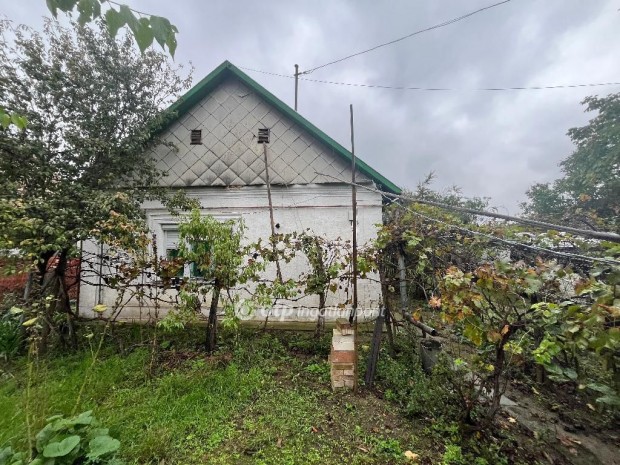 Bakonszegi 60 nm-es h�z elad�