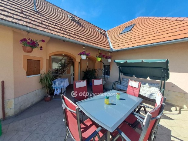 Bakonyszentkir�lyi elad� 308 nm-es h�z