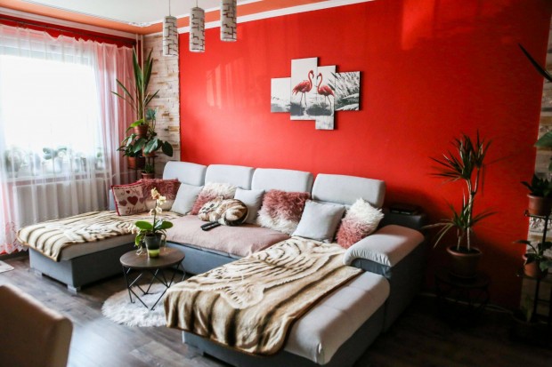 Bakonyszentl�szl� .Elad� lak�s