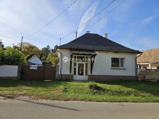 Bakonyszentl�szl�i 136 nm-es h�z elad�