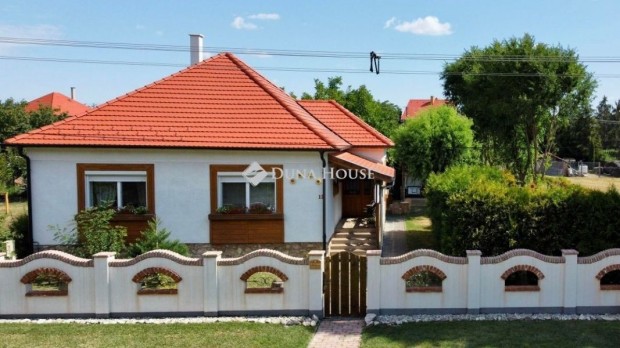 Bakonyszentl�szl�i elad� 110 nm-es h�z