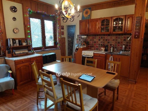 Bakonyszentl�szl�i elad� 125 nm-es h�z