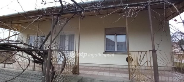 Baksi eladó 71 nm-es ház