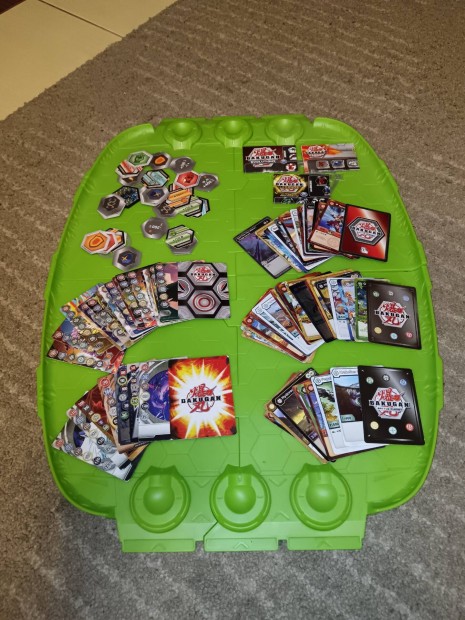 Bakugan figurk, tart doboz, krtyk, csataplya