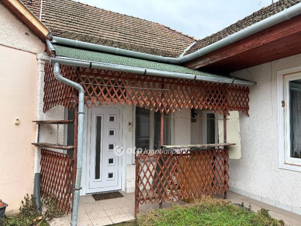 Balassagyarmati 74 nm-es h�z elad�