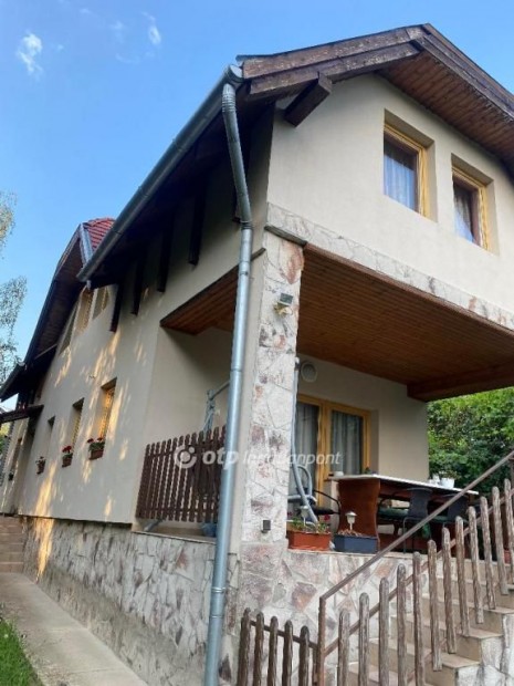 Balassagyarmati elad� 105 nm-es h�z