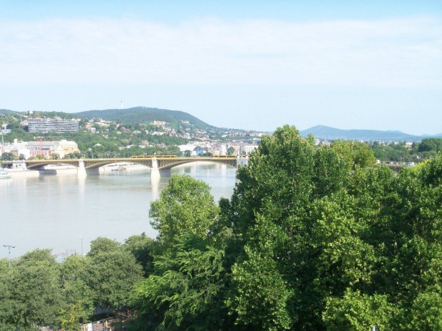 Balassi Blint utcban feljtott, panorms laks elad