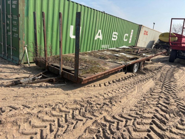 B�lasz�ll�t� p�tkocsi