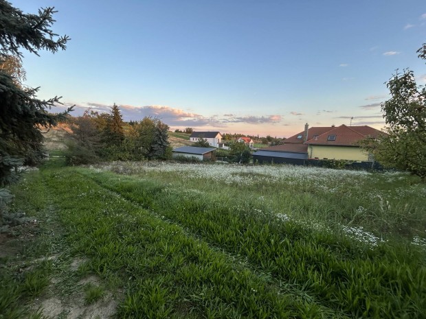 Balaton cserszegtomaji panor�m�s  telek, szerkezetk�sz h�zzal 