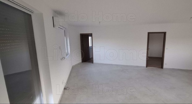 Balaton k�zeli modern nyaral� elad� Sz�nt�don!